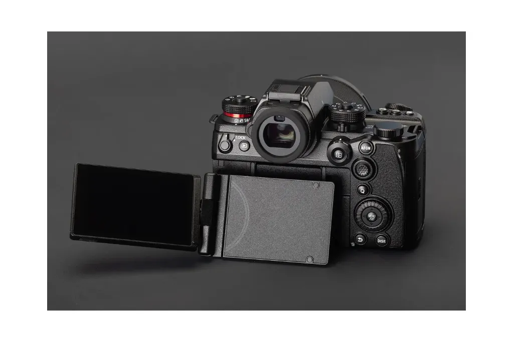 lumix-s1rii-product-5.jpg.webp