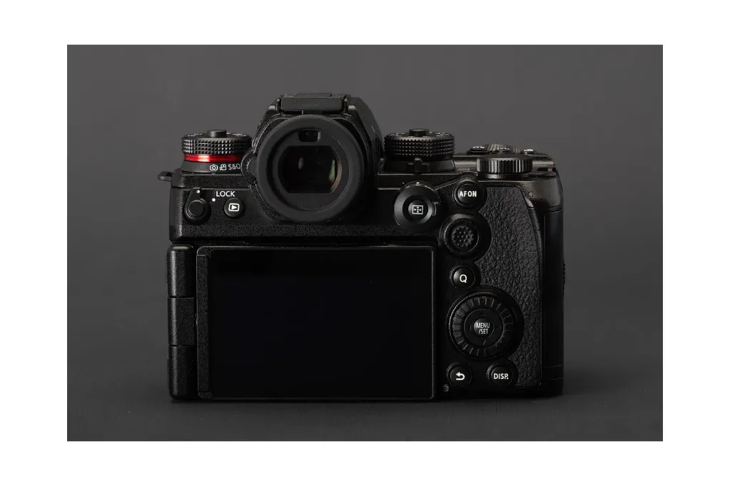 lumix-s1rii-product-11.jpg.webp