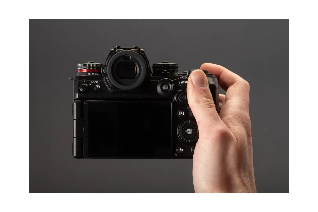 lumix-s1rii-product-6.jpg.webp